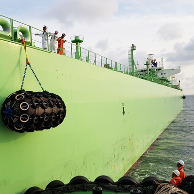 4.5*9.0M Yokohama Ship Fenders PIANC2002 che fa galleggiare i cuscini ammortizzatori di gomma pneumatici