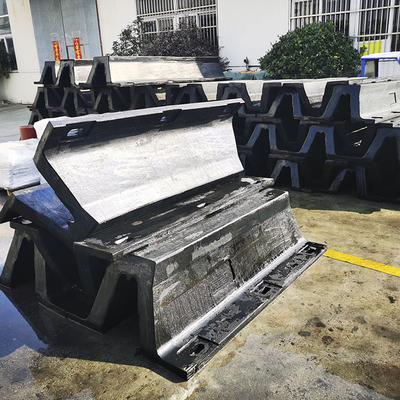 Tipo di gomma AIPCN 2002 del cuscino ammortizzatore V del bacino dell'OEM di Marine Protection dell'arco