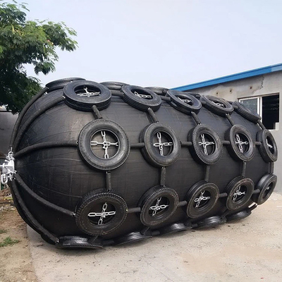 Il parafango in gomma pneumatica da 50 kPa per nave navale con pneumatici e catene protegge la nave portuale