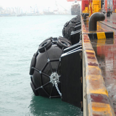 Fender pneumatico per gomma ad alta resistenza nell'industria marina e offshore