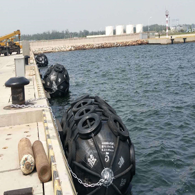 Fender pneumatico per gomma ad alta resistenza nell'industria marina e offshore