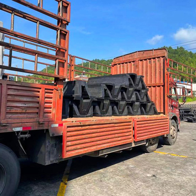 Arco di gomma 1000 mm di altezza Fenders marini Profili a forma di V per la protezione delle imbarcazioni