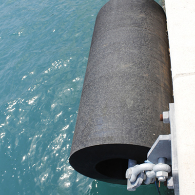 Fender marine cilindrici da 2000 mm migliorano la sicurezza della navigazione