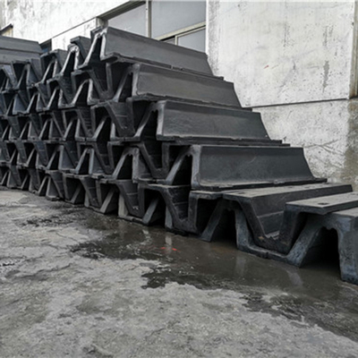 Fenditore di gomma ad arco marino flessibile V Fenders Arch Rubber Fender Alto allungamento