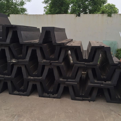 Fenditore di gomma ad arco marino flessibile V Fenders Arch Rubber Fender Alto allungamento