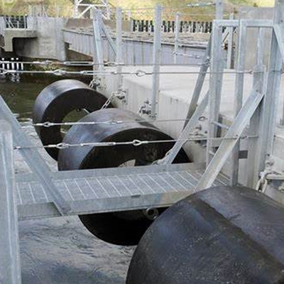 Fenderi marini cilindrici attrezzatura di protezione marina Fenderi a prezzi accessibili per il funzionamento del molo