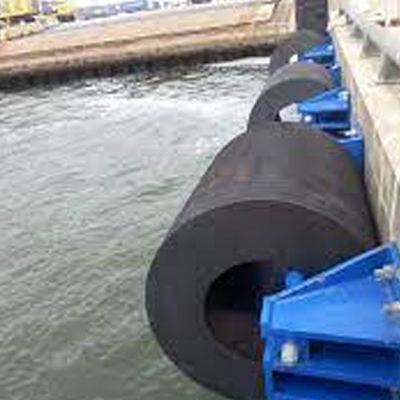 Fenders di gomma cilindrica per navi da ormeggio