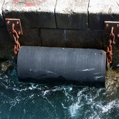 Fenders di gomma cilindrica per navi da ormeggio