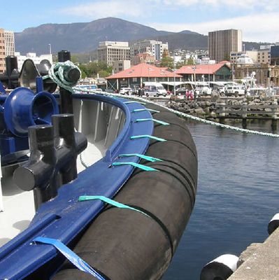 Assorbimento degli urti per navi rimorchiatrici, bumper per barche rimorchiatrici per vari ambienti marini