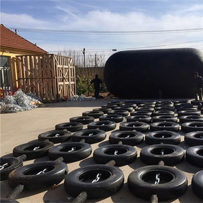 Jumbo Fender con cuscinetto durante l'attracco e riduce il rumore durante l'impatto