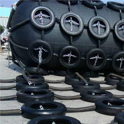 Jumbo Fender con cuscinetto durante l'attracco e riduce il rumore durante l'impatto