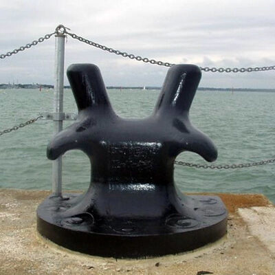 Bollardi di ormeggio con elevata capacità di carico resistenti alle intemperie e facili da installare per applicazioni marine