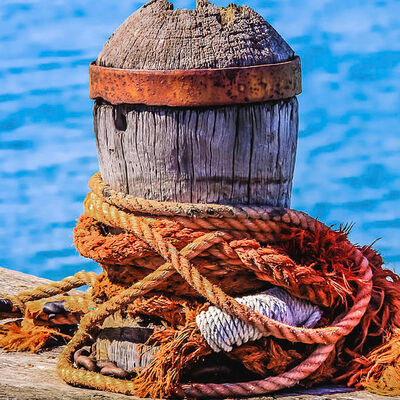 Bollardi di ormeggio con elevata capacità di carico resistenti alle intemperie e facili da installare per applicazioni marine