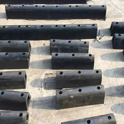 Fenders anti-invecchiamento e assorbimento degli urti di gomma di grado marino di tipo D per l'attracco di imbarcazioni